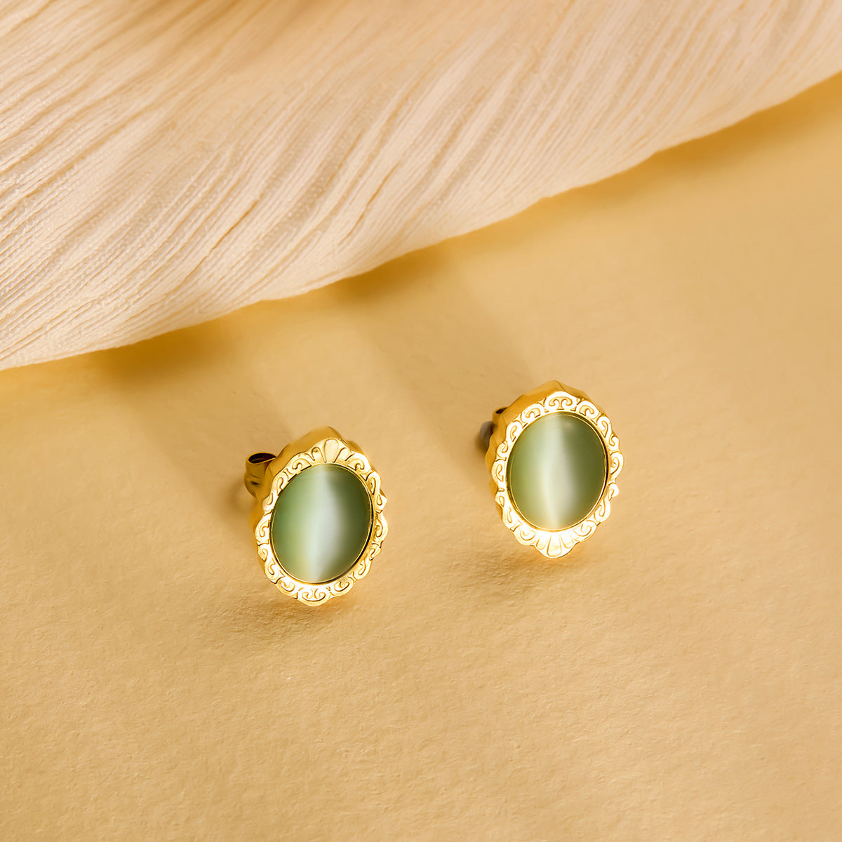 Lustre - Ear Studs - B-90039