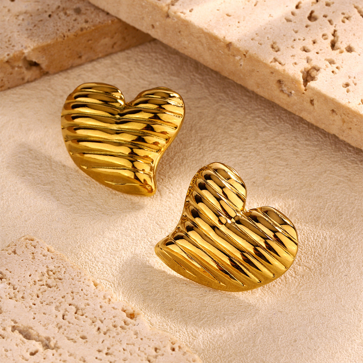 Luvé - Ear Studs - B-90138