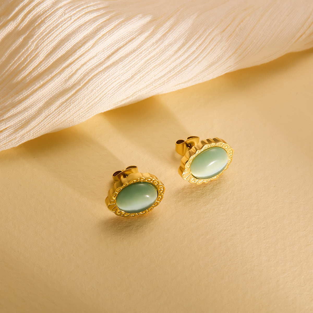 Lustre - Ear Studs - B-90039