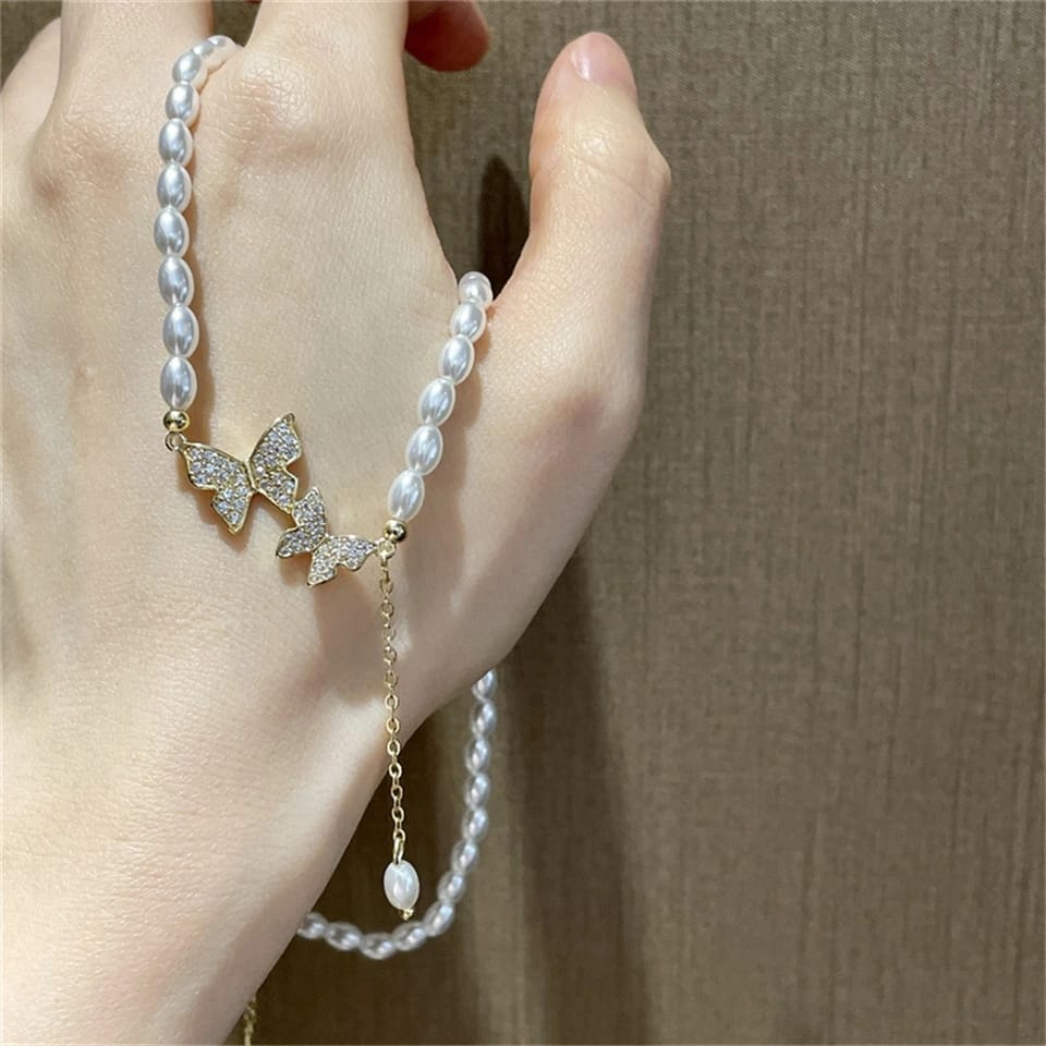 Butterfly Pearls - Necklace