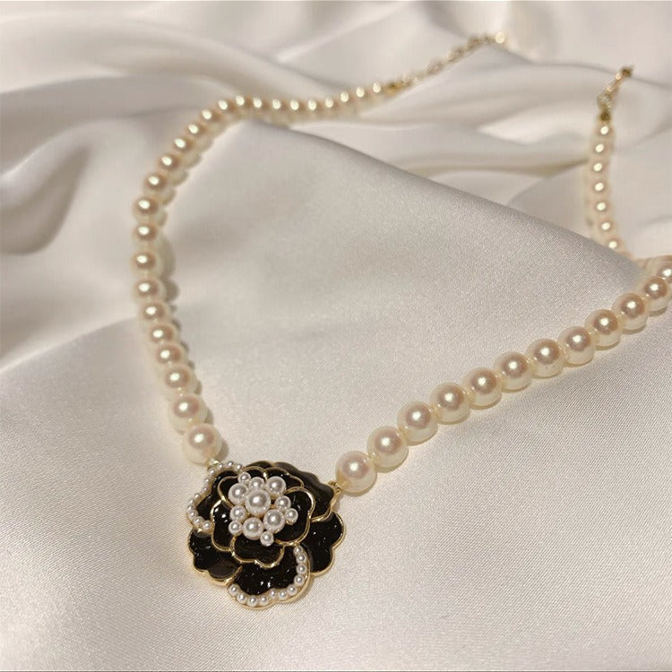 Flower Pearls - Necklace