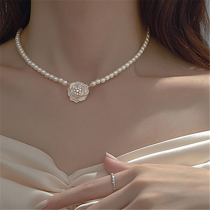 Flower Pearls - Necklace