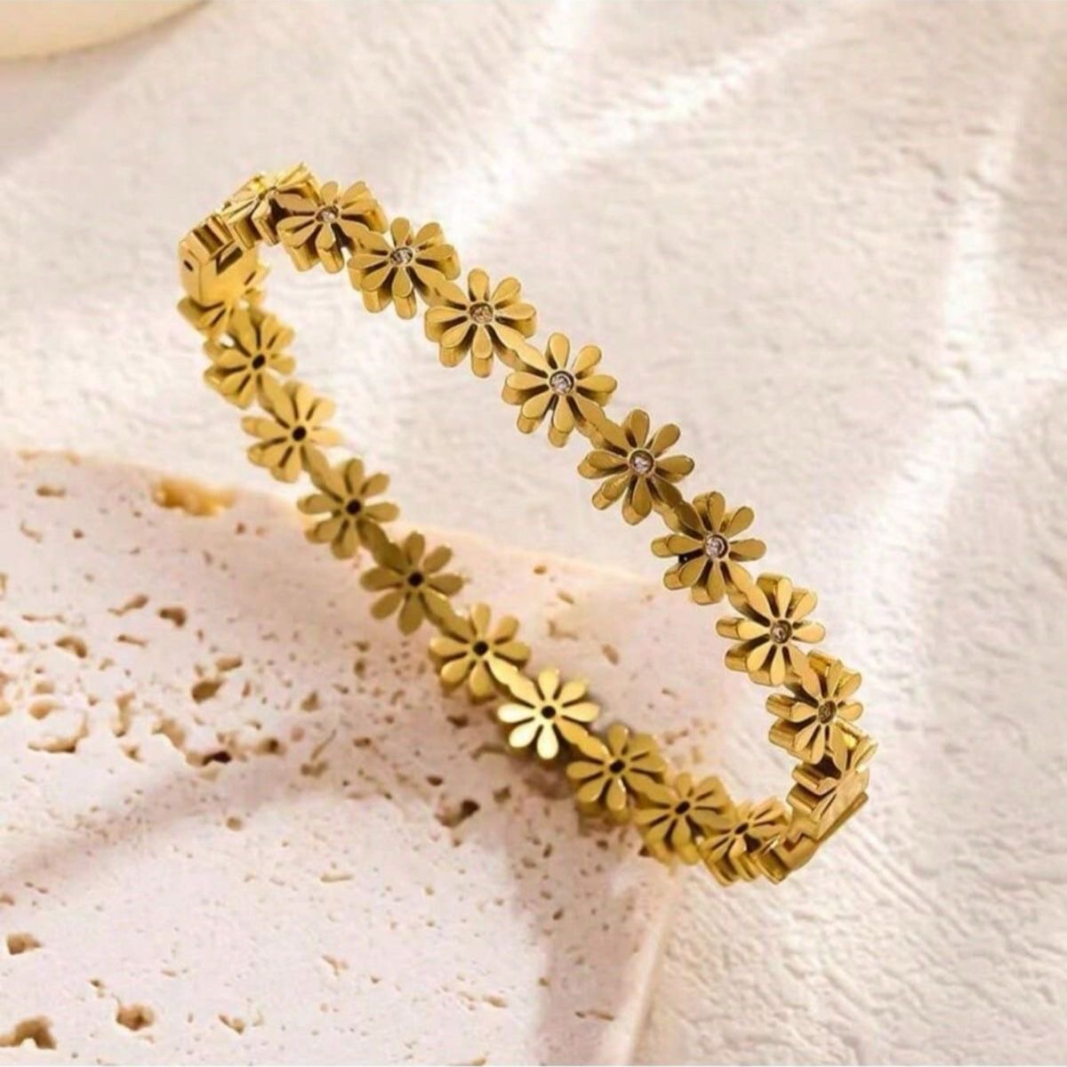 Daisy Handcuff - Bracelet - B-248